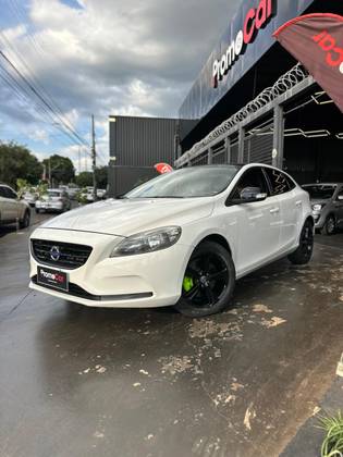 VOLVO V40 2.0 T4 DYNAMIC TURBO GASOLINA 4P AUTOMÁTICO